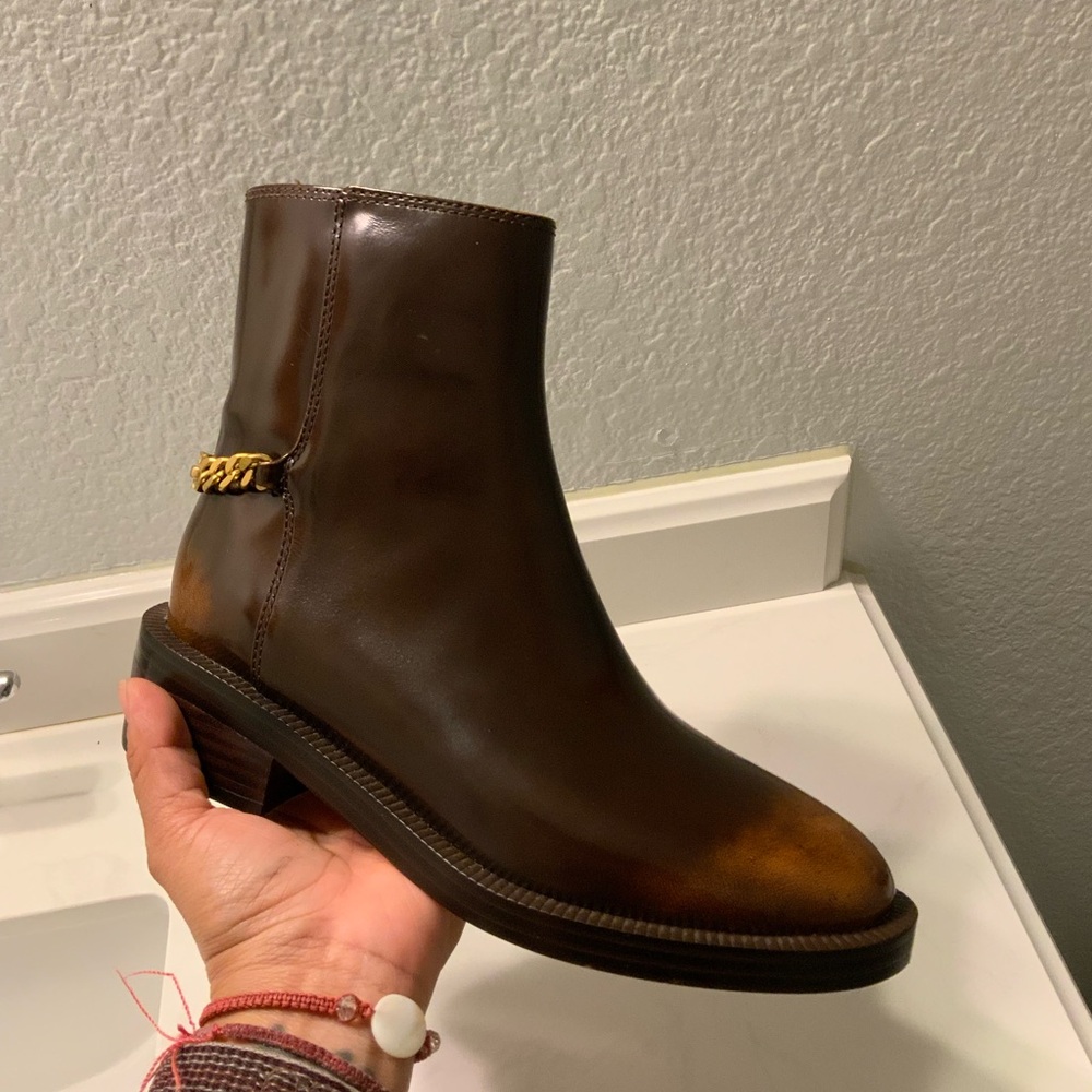 Michael kors Carlisle brown boot size 5M